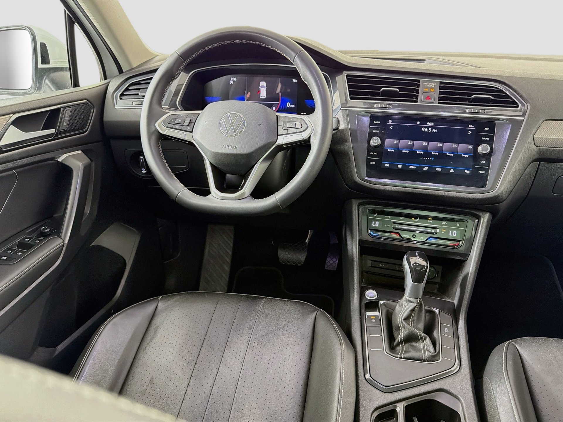 Certified 2023 Volkswagen Tiguan SE FWD image 22