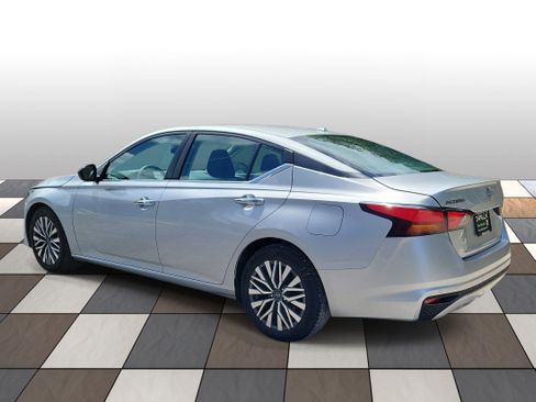 Used 2024 Nissan Altima 2.5 SV image 6