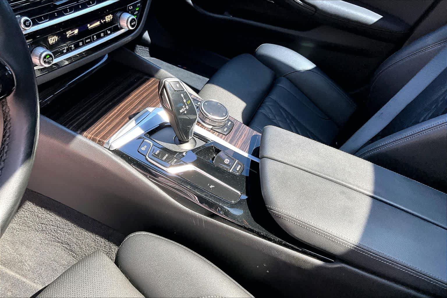 Used 2022 BMW 530i w/ Premium Package RWD image 17