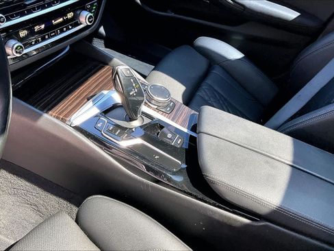 Used 2022 BMW 530i w/ Premium Package RWD image 17
