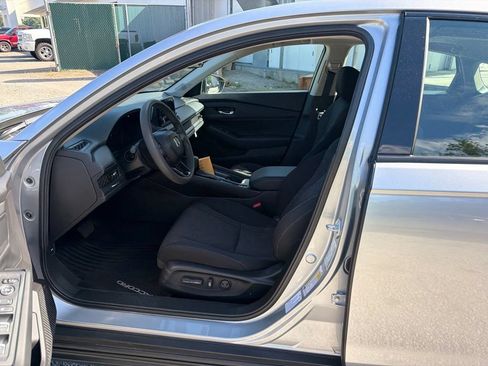 Certified 2025 Honda Accord SE image 4