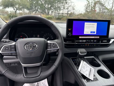 New 2025 Toyota Sienna XLE w/ XLE Plus Package image 16