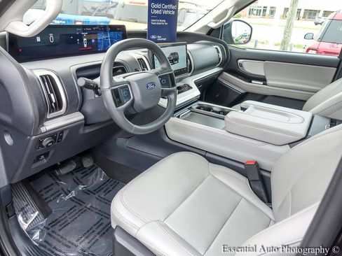 Used 2025 Ford Expedition Active AWD/4WD image 10