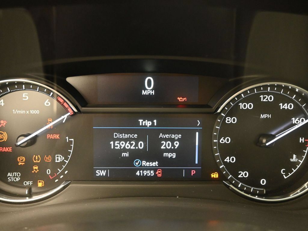 Certified 2021 Cadillac XT4 Luxury w/ Driver Awareness Package FWD image 10