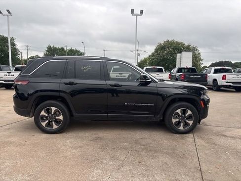 Certified 2022 Jeep Grand Cherokee Limited 4xe w/ Luxury Tech Group II AWD/4WD image 4