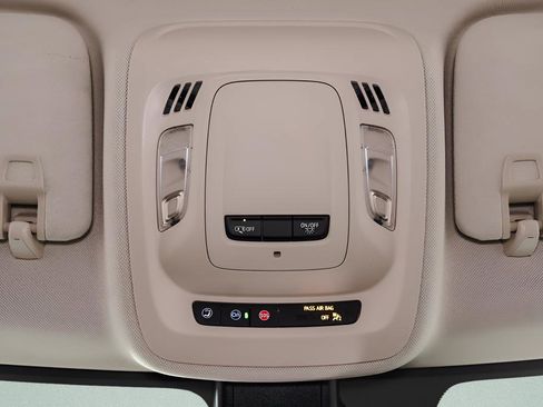 Used 2023 Buick Envision Essence image 18