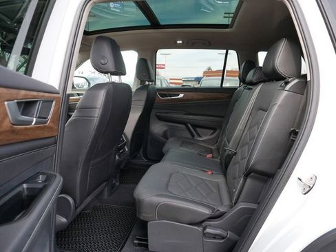 Certified 2025 Volkswagen Atlas SE w/ Panoramic Sunroof Package AWD/4WD image 17