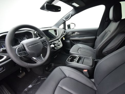 New 2027 Chrysler Pacifica Select FWD image 33