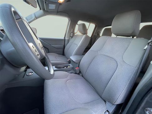 Used 2020 Nissan Frontier SV w/ Midnight Edition Floor Mats image 13