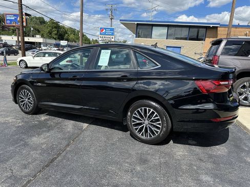 Used 2021 Volkswagen Jetta SE w/ SE Cold Weather Package FWD image 8