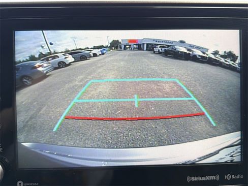 Used 2021 Toyota Highlander XLE image 31