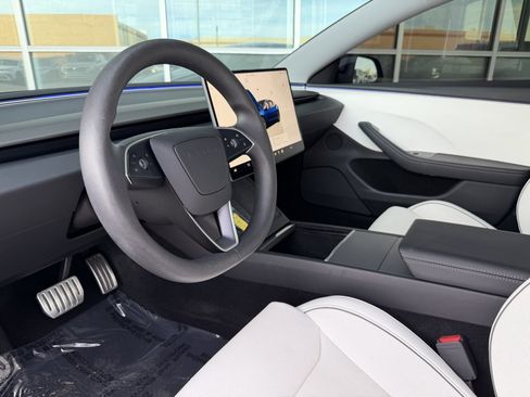 Used 2024 Tesla Model 3 Performance image 34