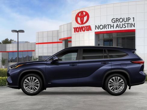 New 2026 Toyota Highlander Platinum AWD/4WD image 4