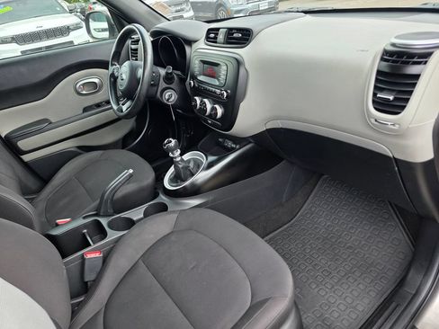 Used 2015 Kia Soul FWD image 23