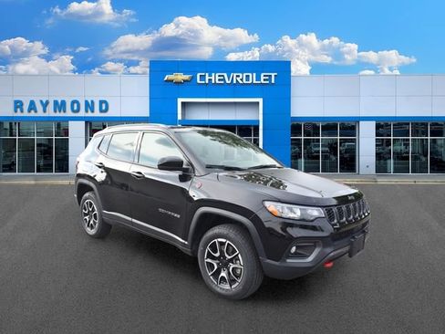 Used 2024 Jeep Compass Trailhawk AWD/4WD image 1