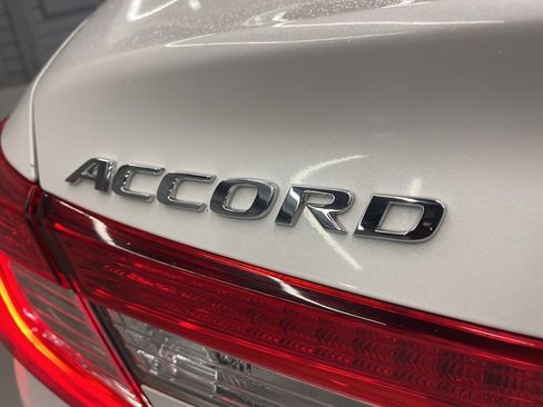 Used 2018 Honda Accord EX image 34