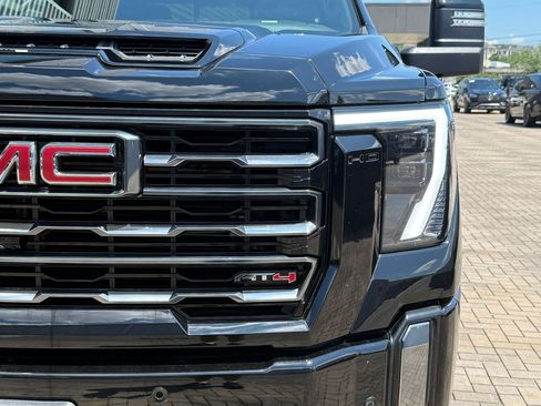 Used 2024 GMC Sierra 3500 AT4 w/ AT4 Preferred Package AWD/4WD image 9