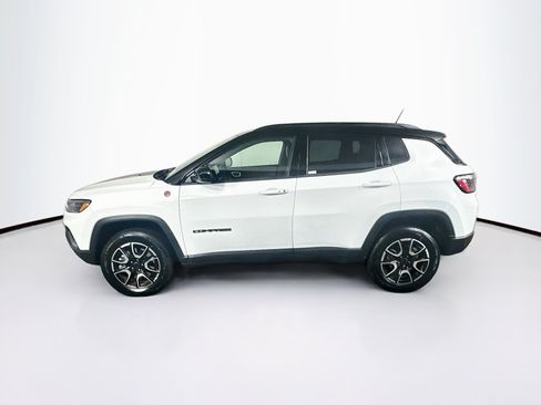 Used 2025 Jeep Compass Trailhawk AWD/4WD image 4