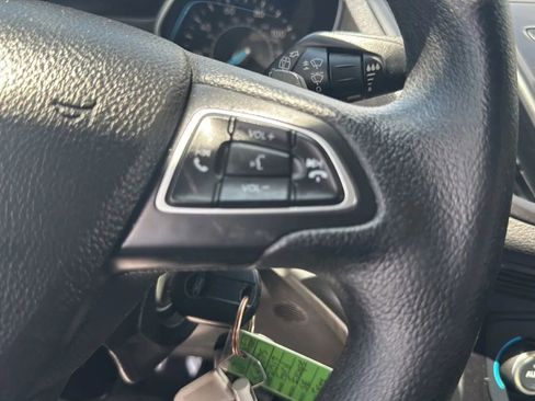 Used 2017 Ford Escape SE FWD image 30
