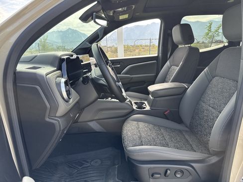 Used 2024 Chevrolet Colorado ZR2 w/ Technology Package AWD/4WD image 14