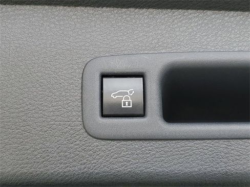 Used 2025 Toyota Sienna XSE image 12