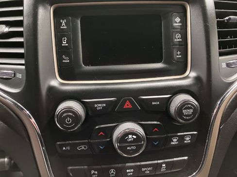 Used 2017 Jeep Grand Cherokee Laredo image 38