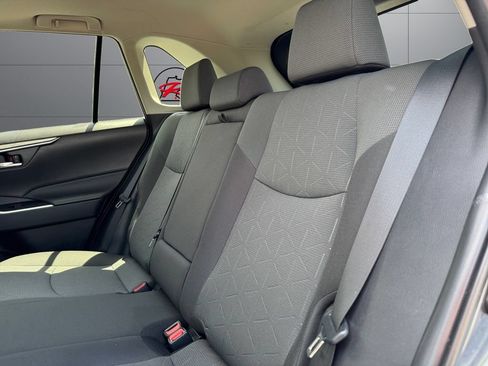 Certified 2022 Toyota RAV4 XLE w/ Convenience Package AWD/4WD image 18