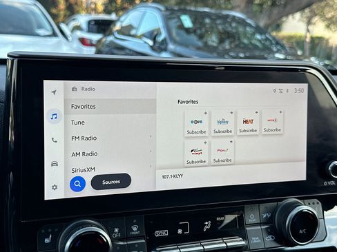 Used 2023 Toyota Highlander XLE image 21