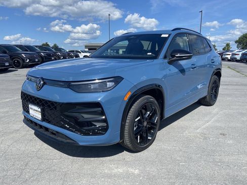 New 2026 Volkswagen Tiguan SE R-Line AWD/4WD image 3