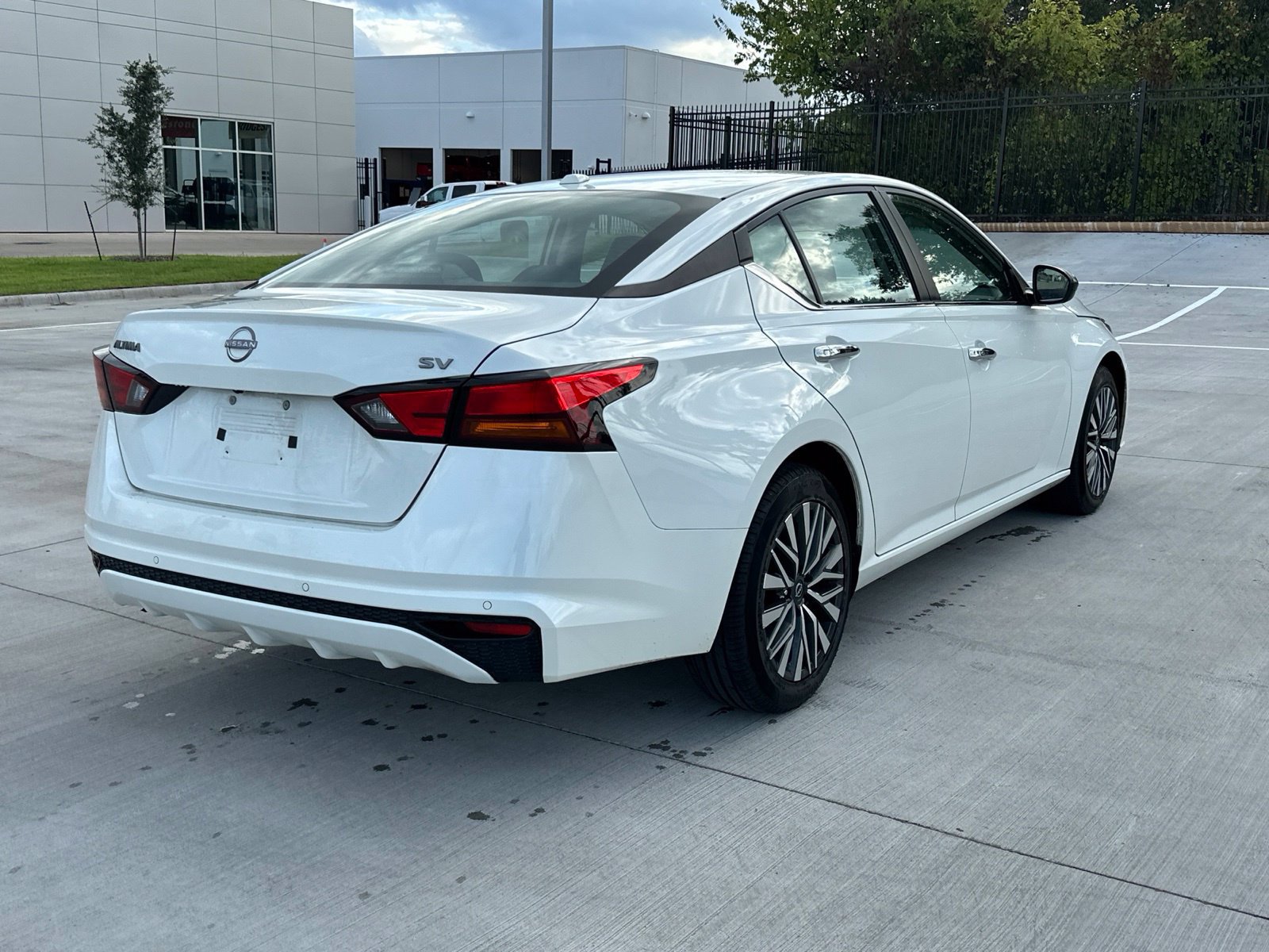 Used 2024 Nissan Altima 2.5 SV FWD image 5
