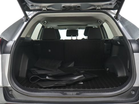 Used 2019 Toyota RAV4 XLE w/ Convenience Package AWD/4WD image 18