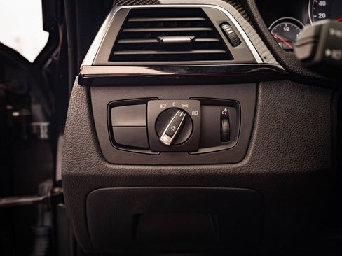 Used 2018 BMW M4 Convertible image 43