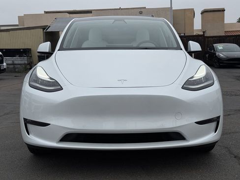 Used 2021 Tesla Model Y Long Range AWD/4WD image 6