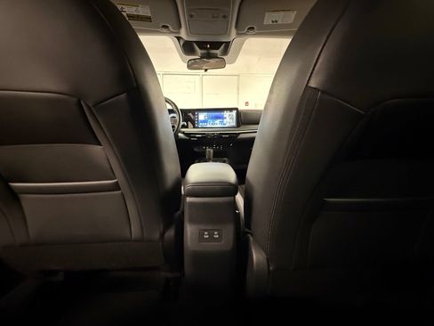 Used 2025 Nissan Kicks SR FWD image 15