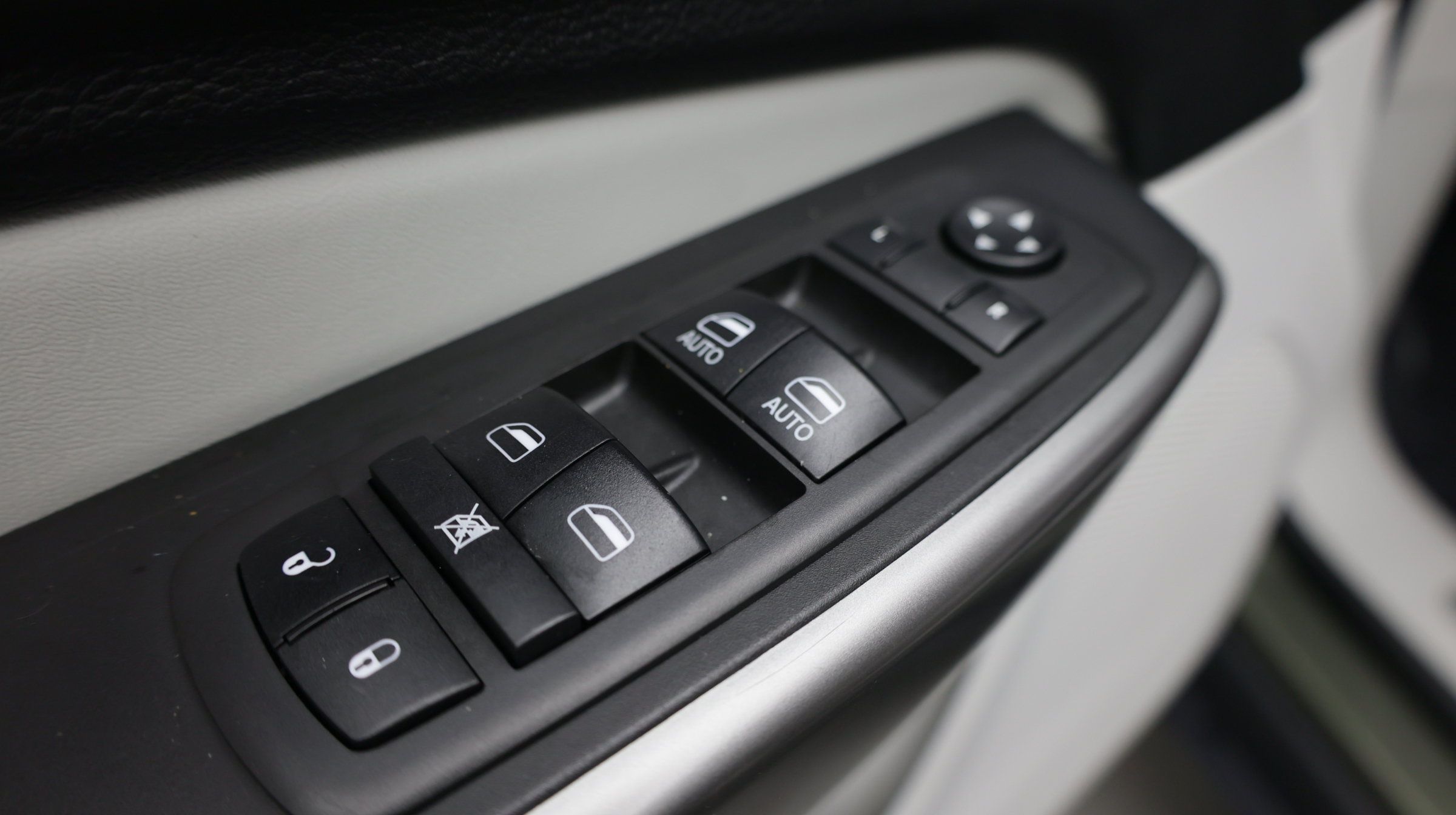 Used 2021 Jeep Cherokee Limited FWD image 13