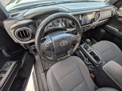 Used 2019 Toyota Tacoma TRD Off-Road image 10