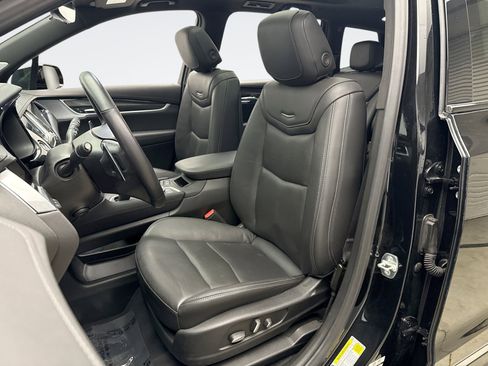 Used 2024 Cadillac XT6 Sport w/ Technology Package image 11