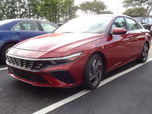 Used 2024 Hyundai Elantra SEL w/ Convenience Package FWD image 2