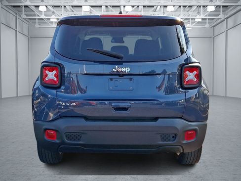 Used 2023 Jeep Renegade Latitude AWD/4WD image 5