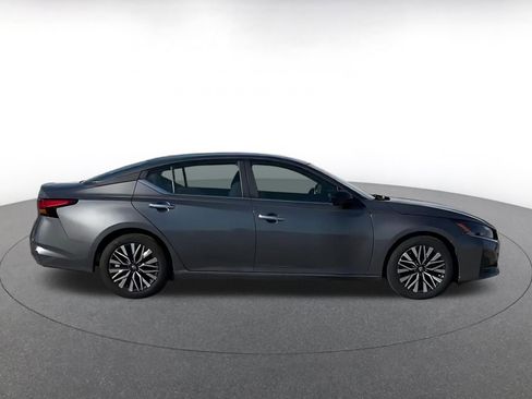 Used 2025 Nissan Altima 2.5 SV image 16