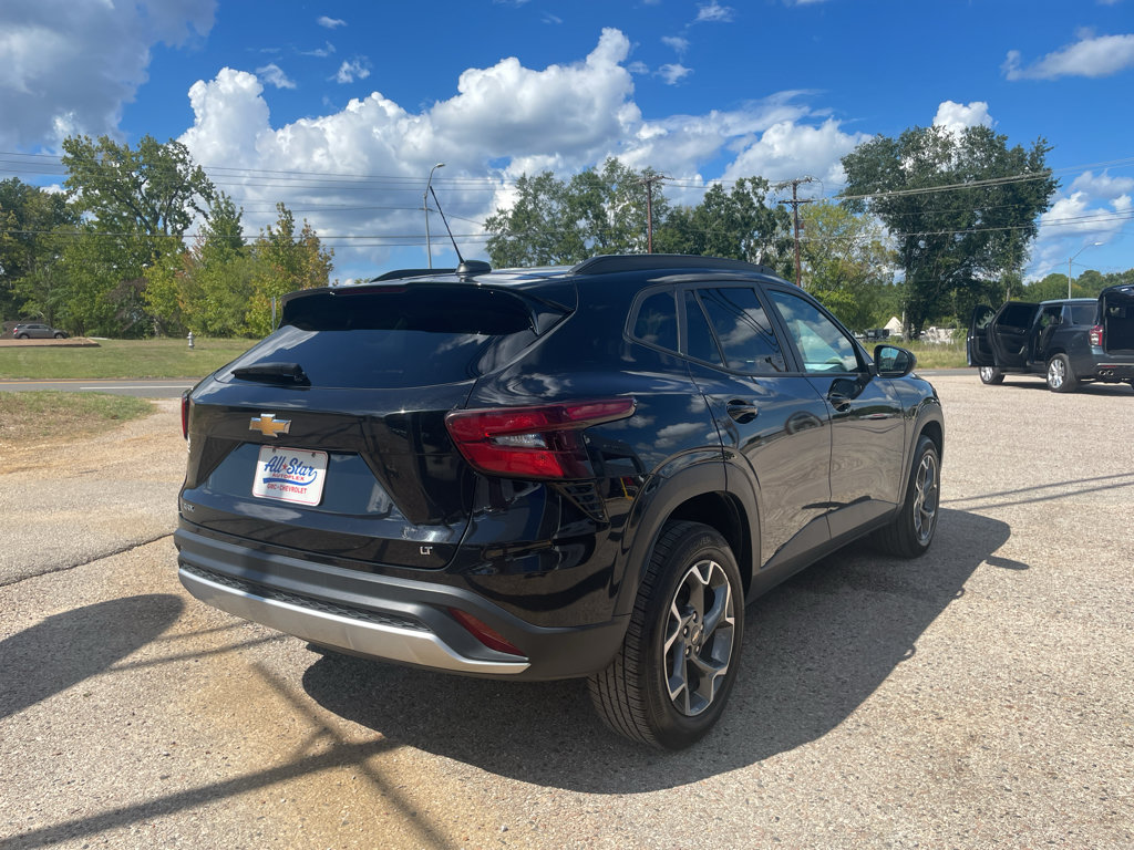 Used 2025 Chevrolet Trax LT FWD image 13