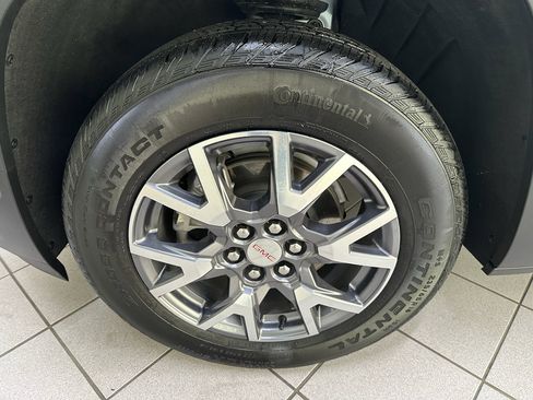 Used 2023 GMC Acadia SLT w/ Preferred Package FWD image 16