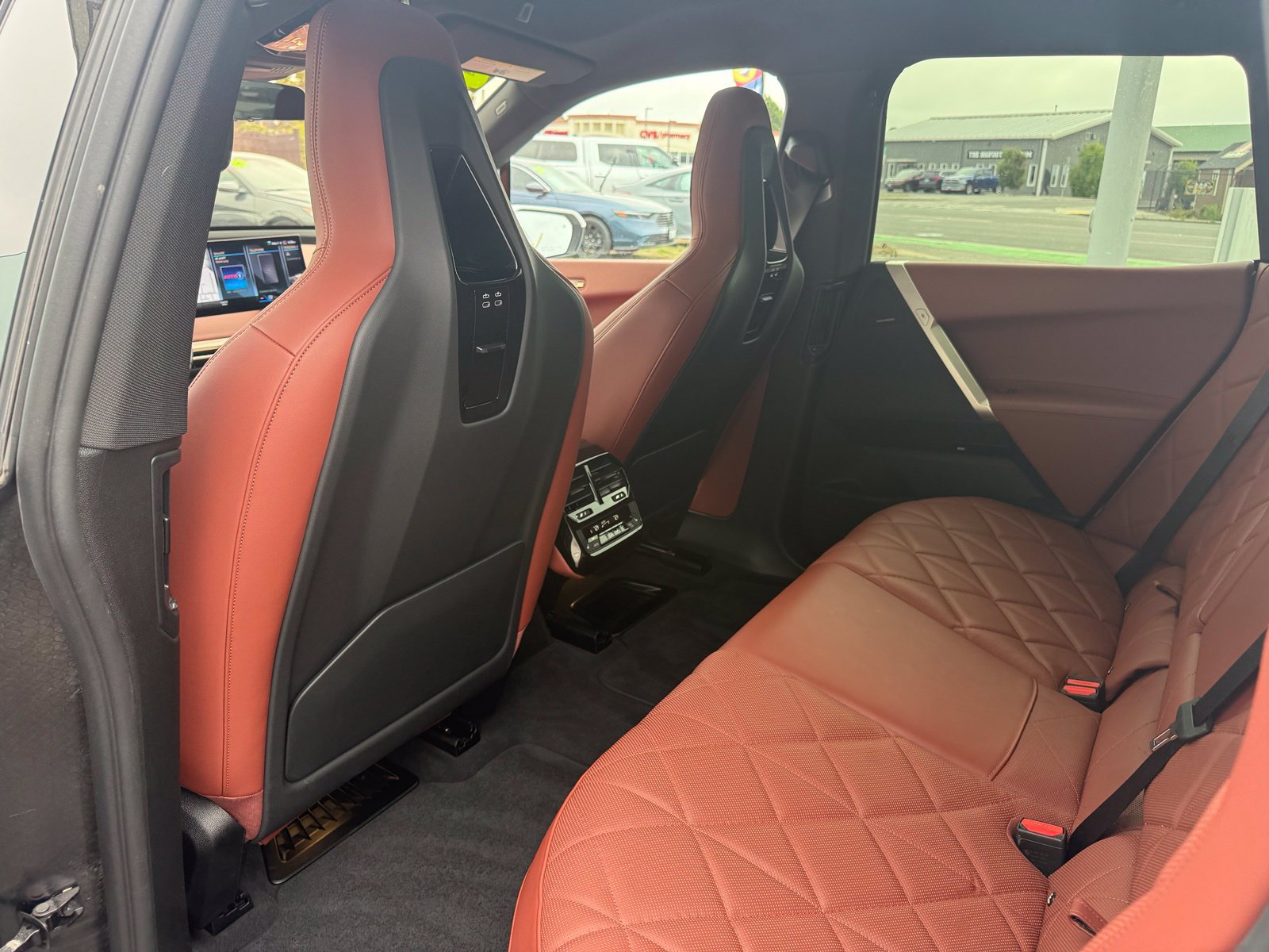 Used 2023 BMW iX xDrive50 w/ Premium Package AWD/4WD image 24