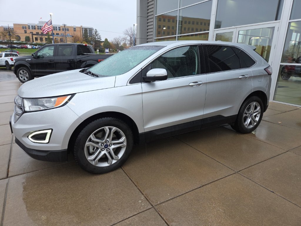 Used 2016 Ford Edge Titanium w/ Technology Package AWD/4WD image 3