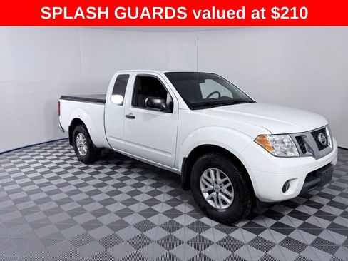 Used 2021 Nissan Frontier SV image 2