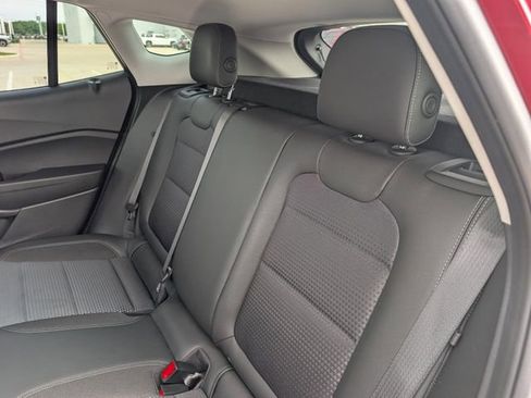 Used 2025 Chevrolet Trax LT FWD image 27
