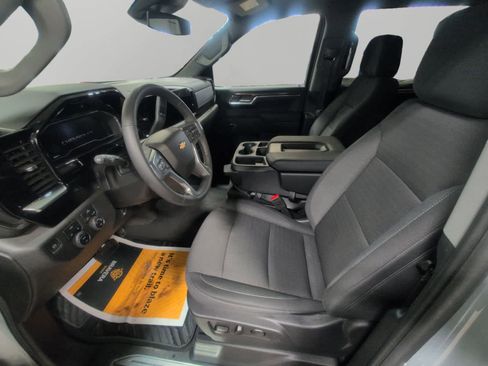 Used 2024 Chevrolet Silverado 1500 LT image 9