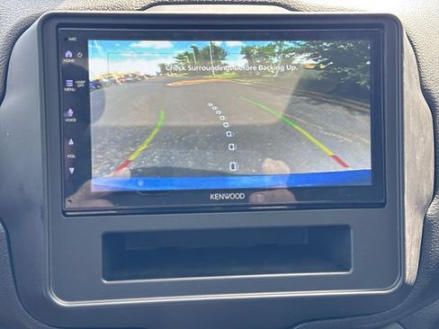 Used 2021 Jeep Renegade Latitude AWD/4WD image 22