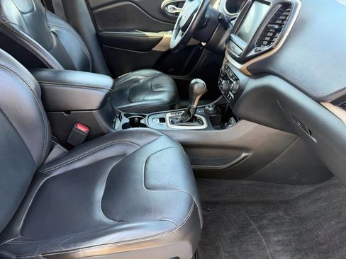 Used 2018 Jeep Cherokee Limited w/ High Altitude Package AWD/4WD image 12