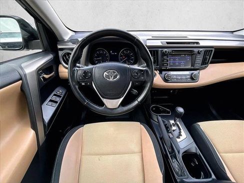 Used 2018 Toyota RAV4 XLE image 7